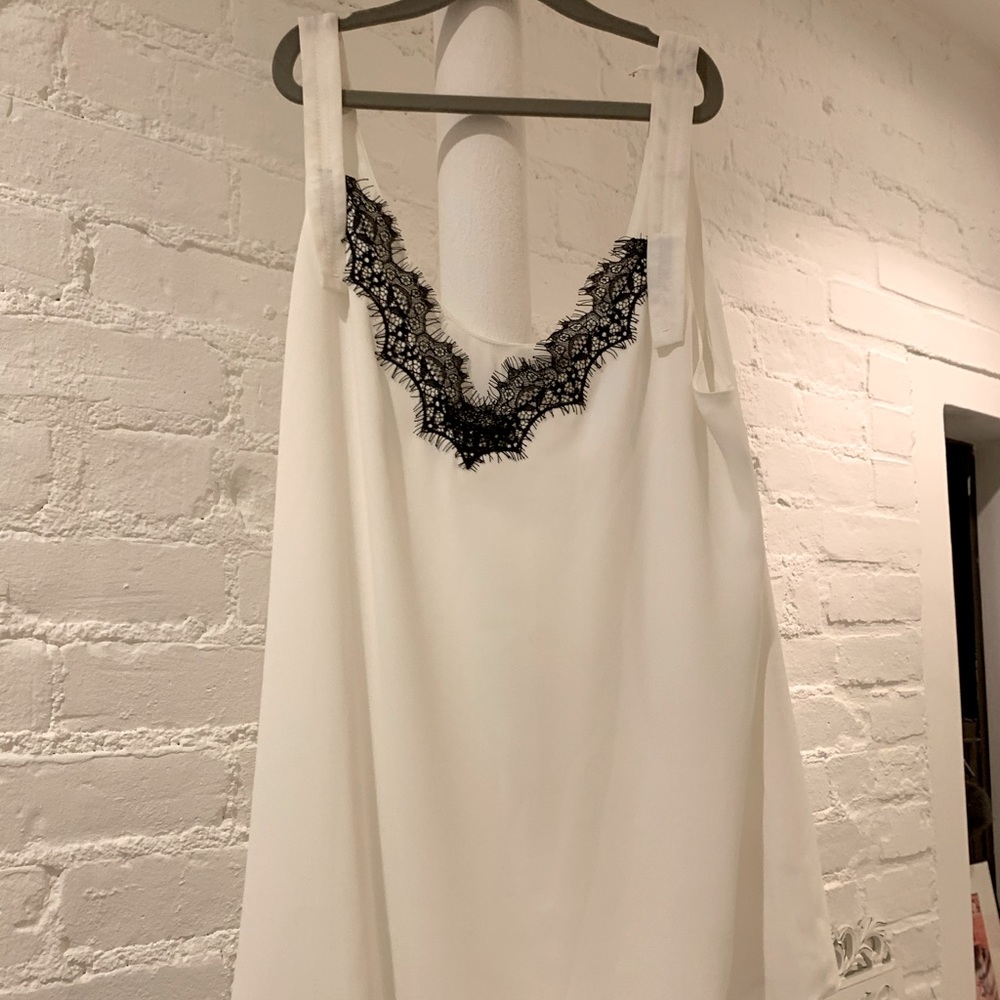 Aritzia / Babaton top